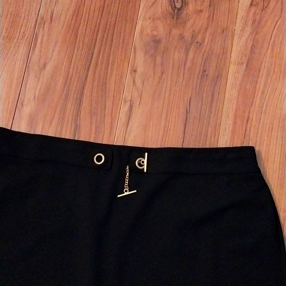 NYCC Black Pencil Skirt w/Gold Metal adjustable chain,,size 2X - Picture 4 of 5